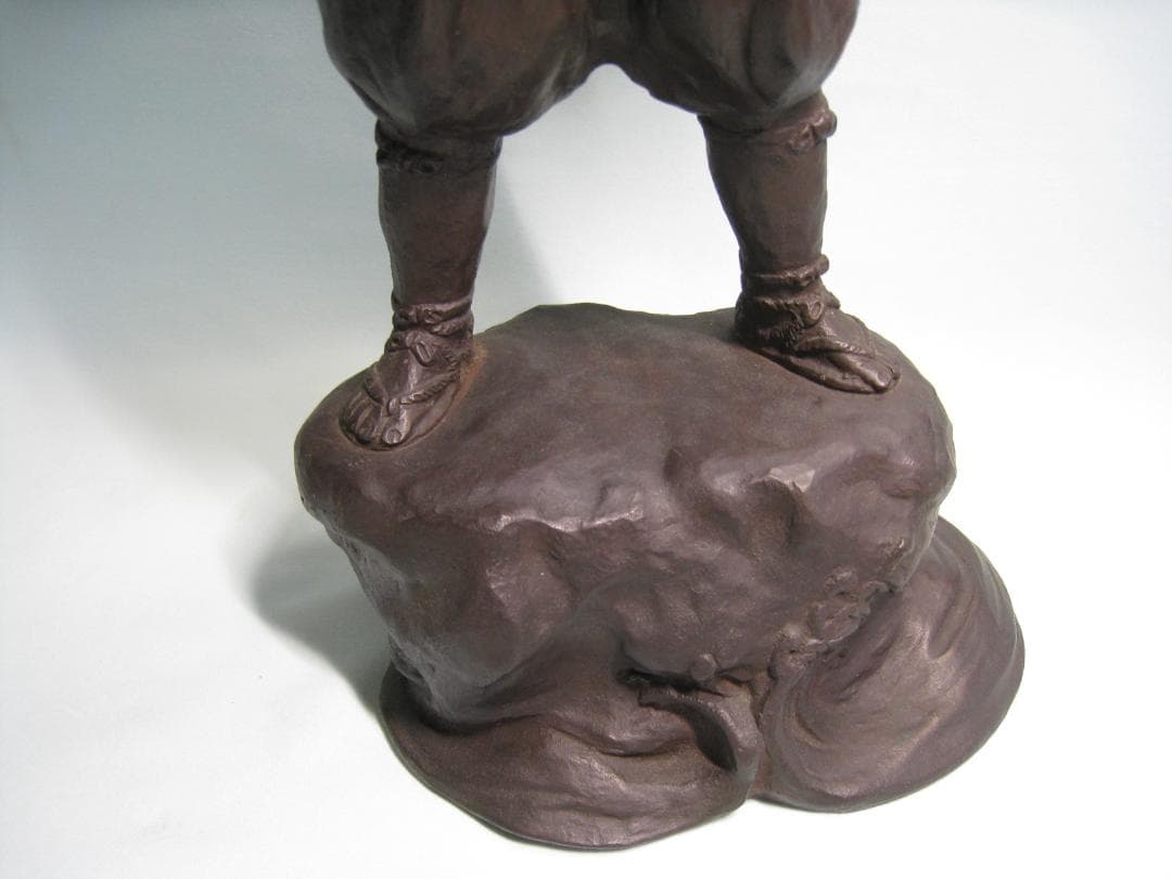 宮本武蔵像　　ブロンズ製　　船の魯を手にし巌流島の戦い