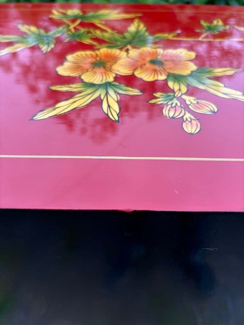 赤い花柄の木製タンス　シノワズリ家具　中国民藝　漆塗り　アンティーク　チェスト