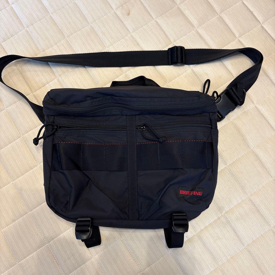 BRIEFING ブラック メッセンジャーバッグ