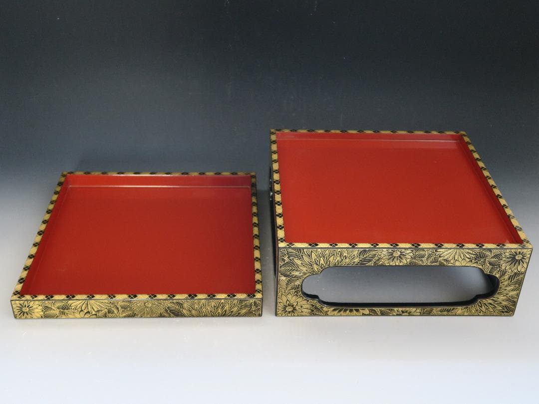 【輪島塗】極上菊詰沈金 四段重箱 内朱塗 蓋二枚 縁網代沈金重台付 天然木 共箱