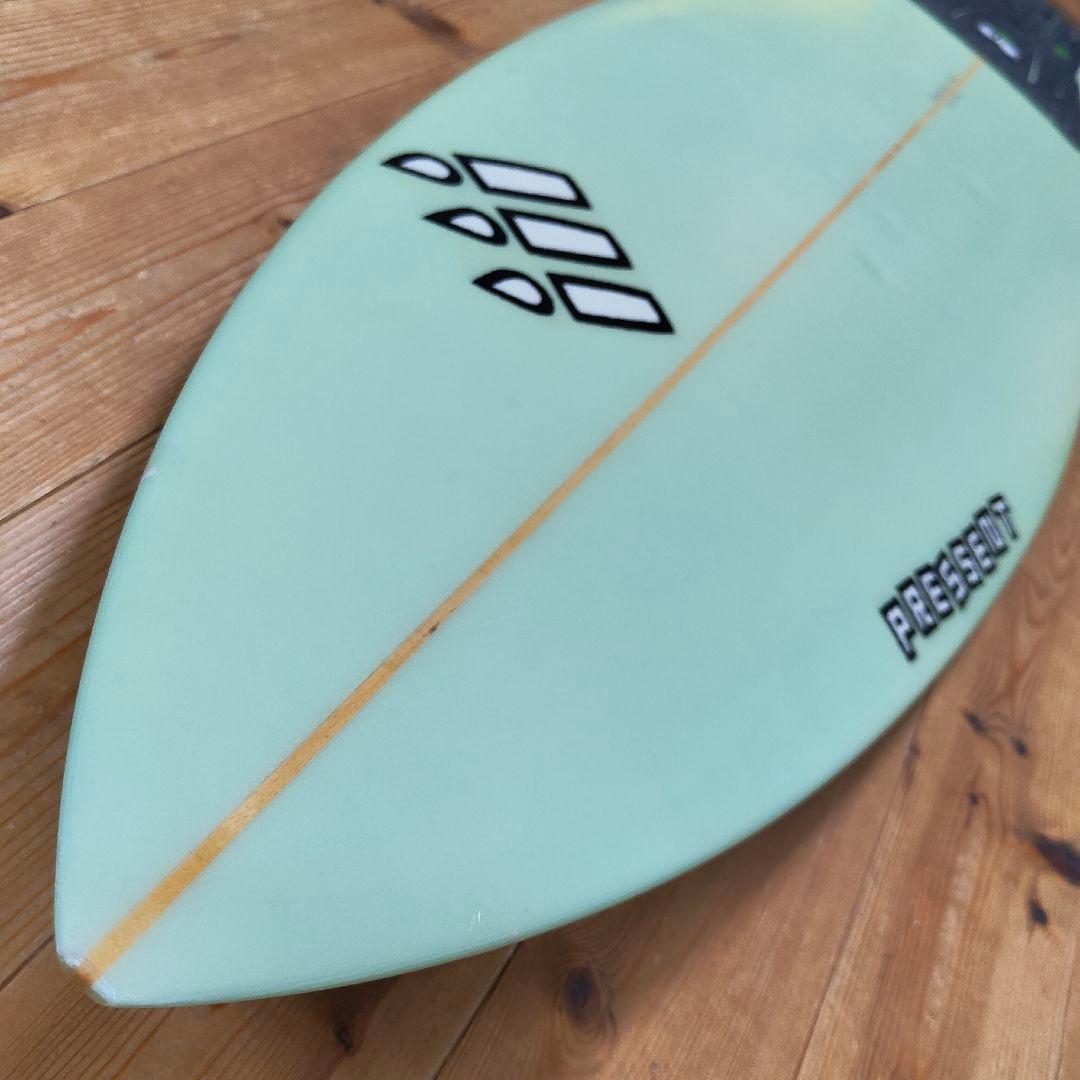 サーフボード　pressent ショートボード　オシャレなボード