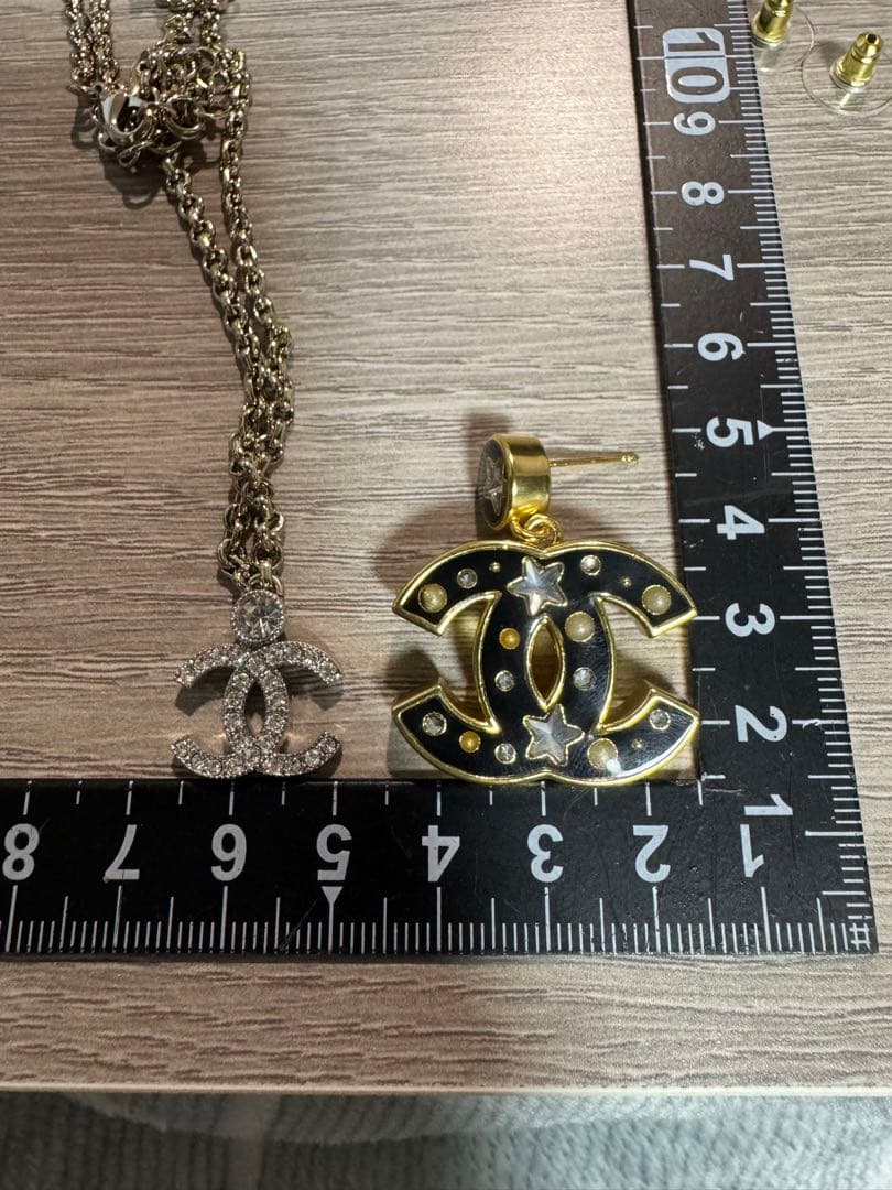 CHANEL シャネル　2025/2026秋冬最新　ピアス　大きめ
