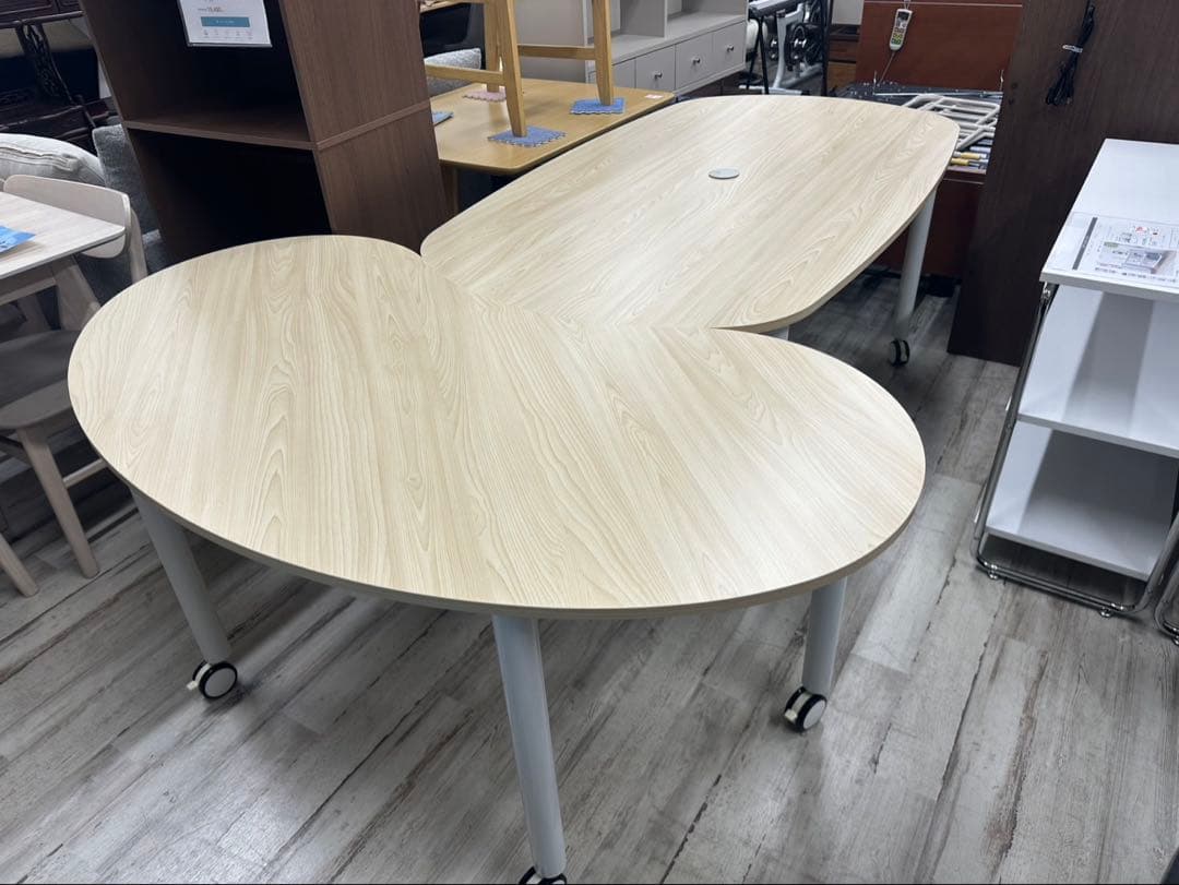 キャスター付きテーブル　2台セット　オーバル＋豆型　北九州市福岡市限定