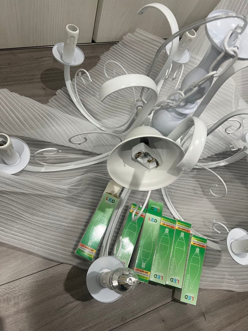 ホワイトシャンデリア LED電球付き