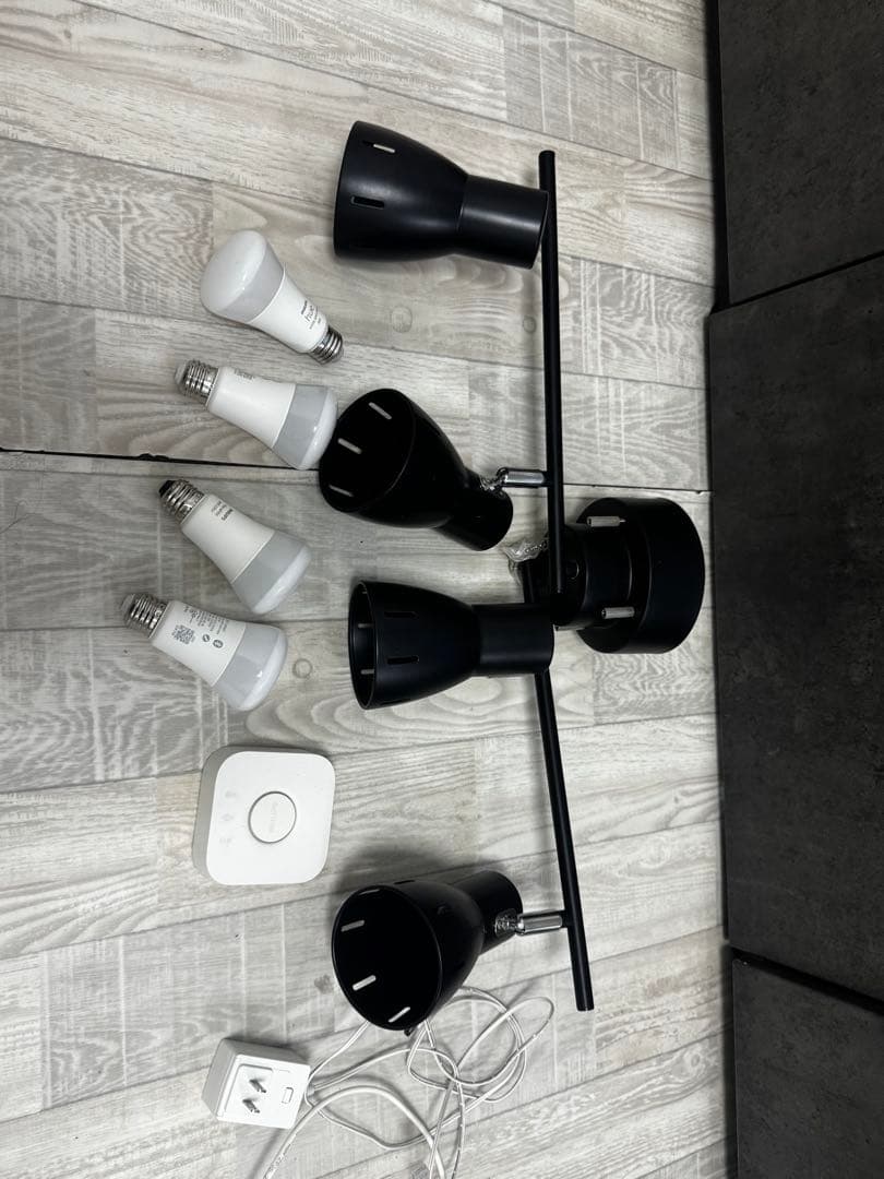 PHILIPS Hue スポットライト 4灯 RGB電球4個 Bridge付き