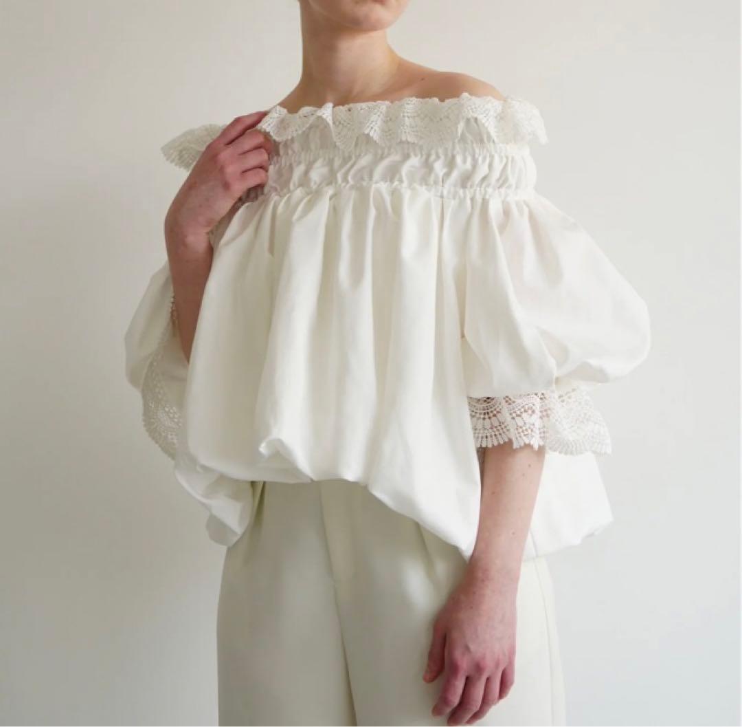 【未使用品】Acka.レースフリルオフショルダーブラウス（白）フリーサイズ