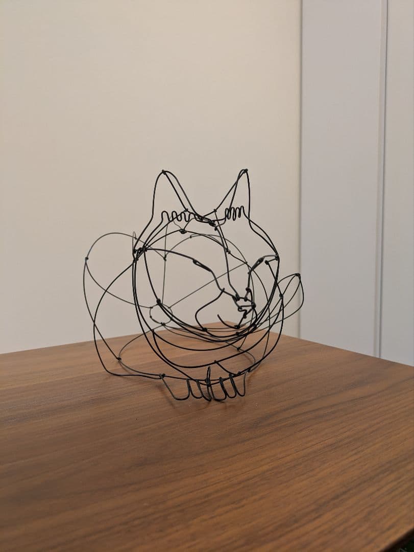 ねてる猫のワイヤーアート