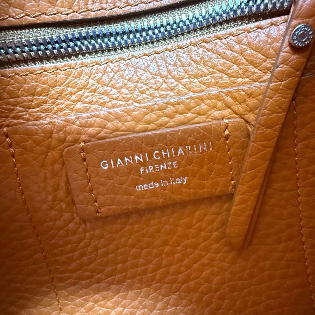 未使用品✨ジャンニ キアリーニ トートバッグ SUPERLIGHT Ｍ 本革