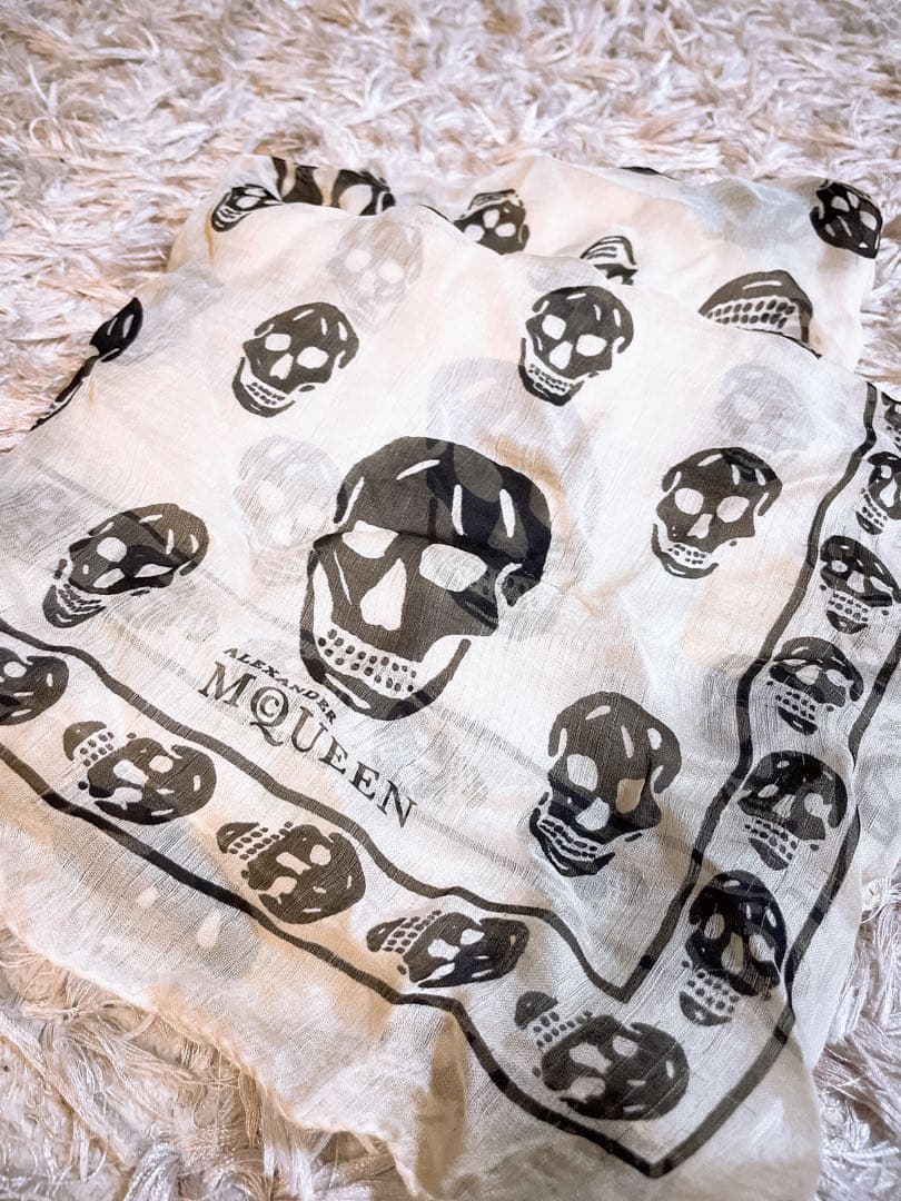 早い者勝ち　大人気　アレキサンダーマックイーン ストール