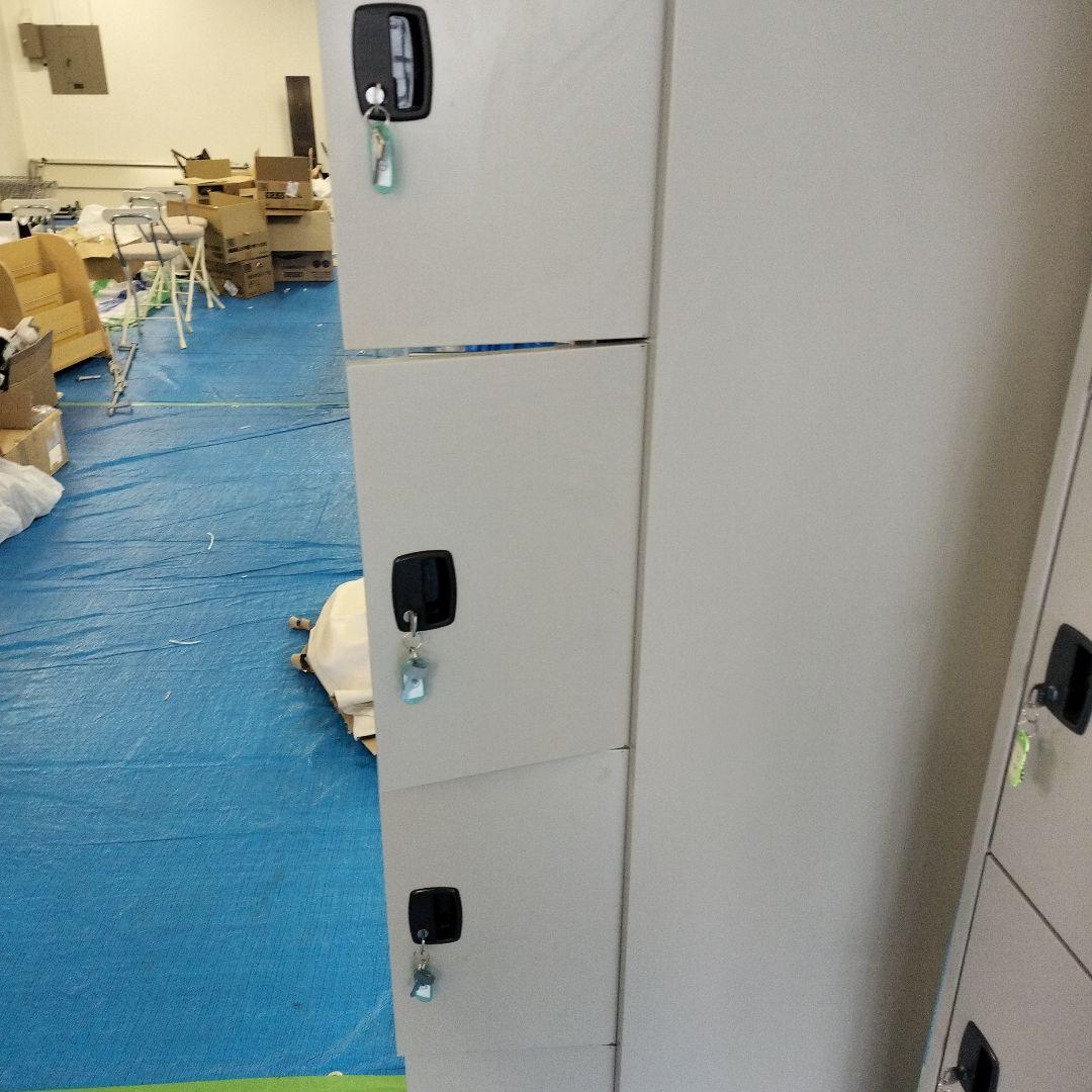 エムテックス ジョイントスチール薄型ロッカー 1連4段4人用 ライトグレー