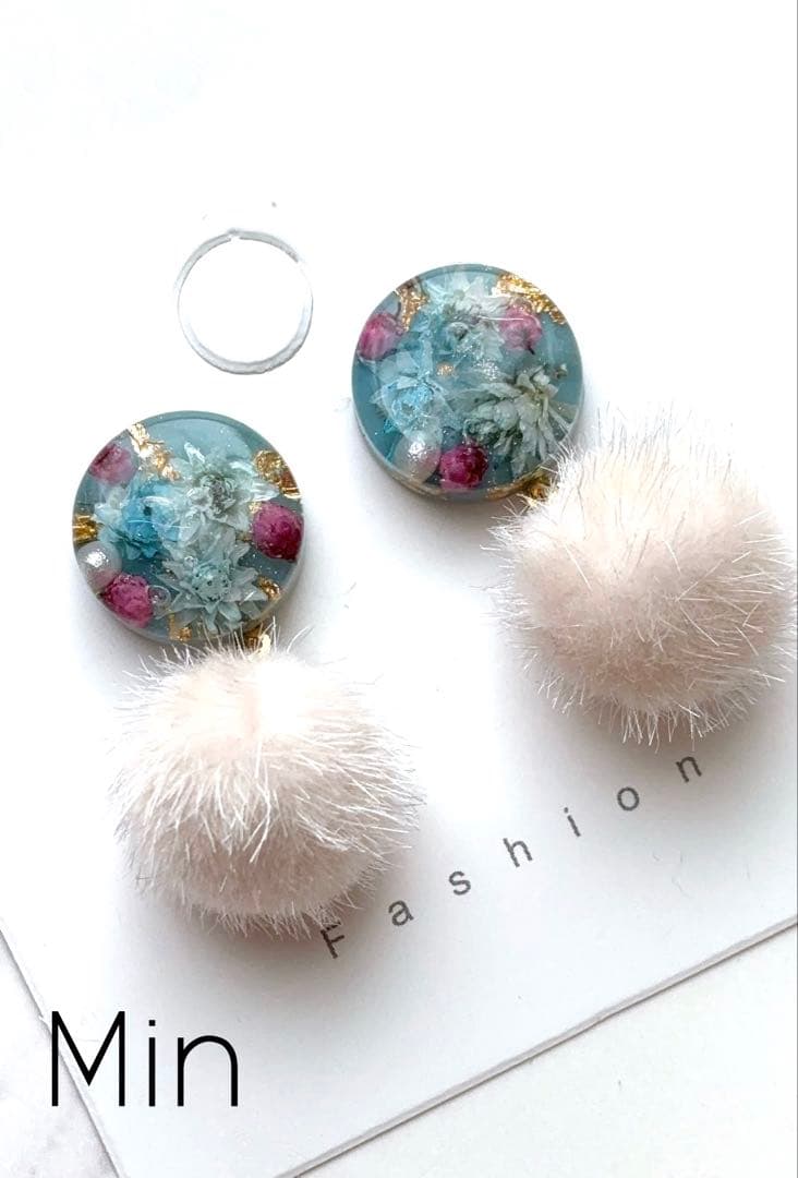 サークル　フラワー　レジン　カボション　ピアス　ハンドメイド