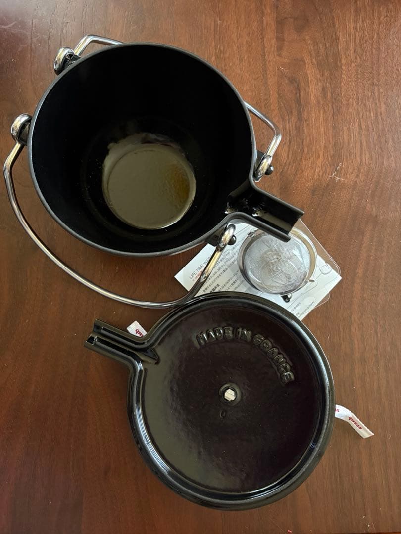 Staub ラウンド ティーポット ブラック