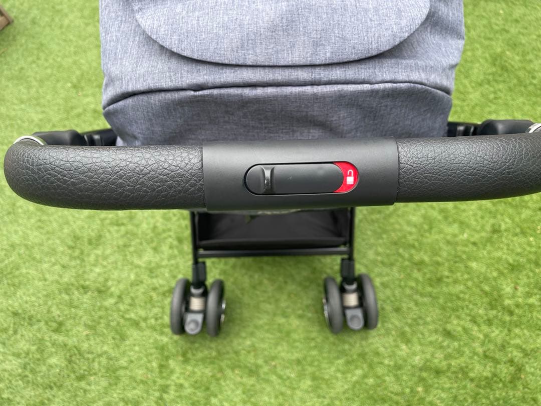 ベビーカー　アップリカ　オプティアクッショングレイス　ネイビー