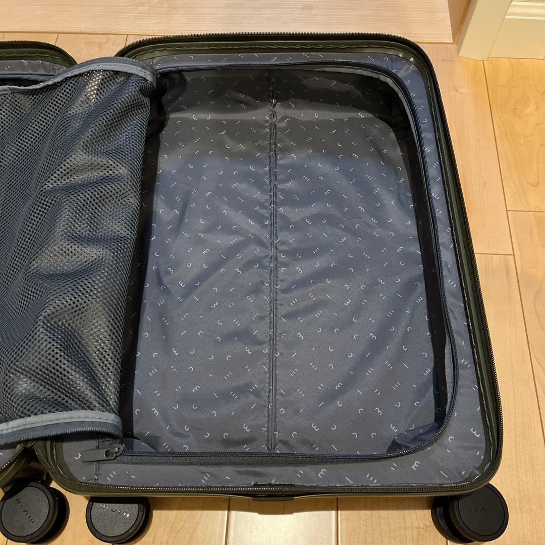 moln（モルン）　キャリーオンスーツケース・モス（緑）　同色タグ付き