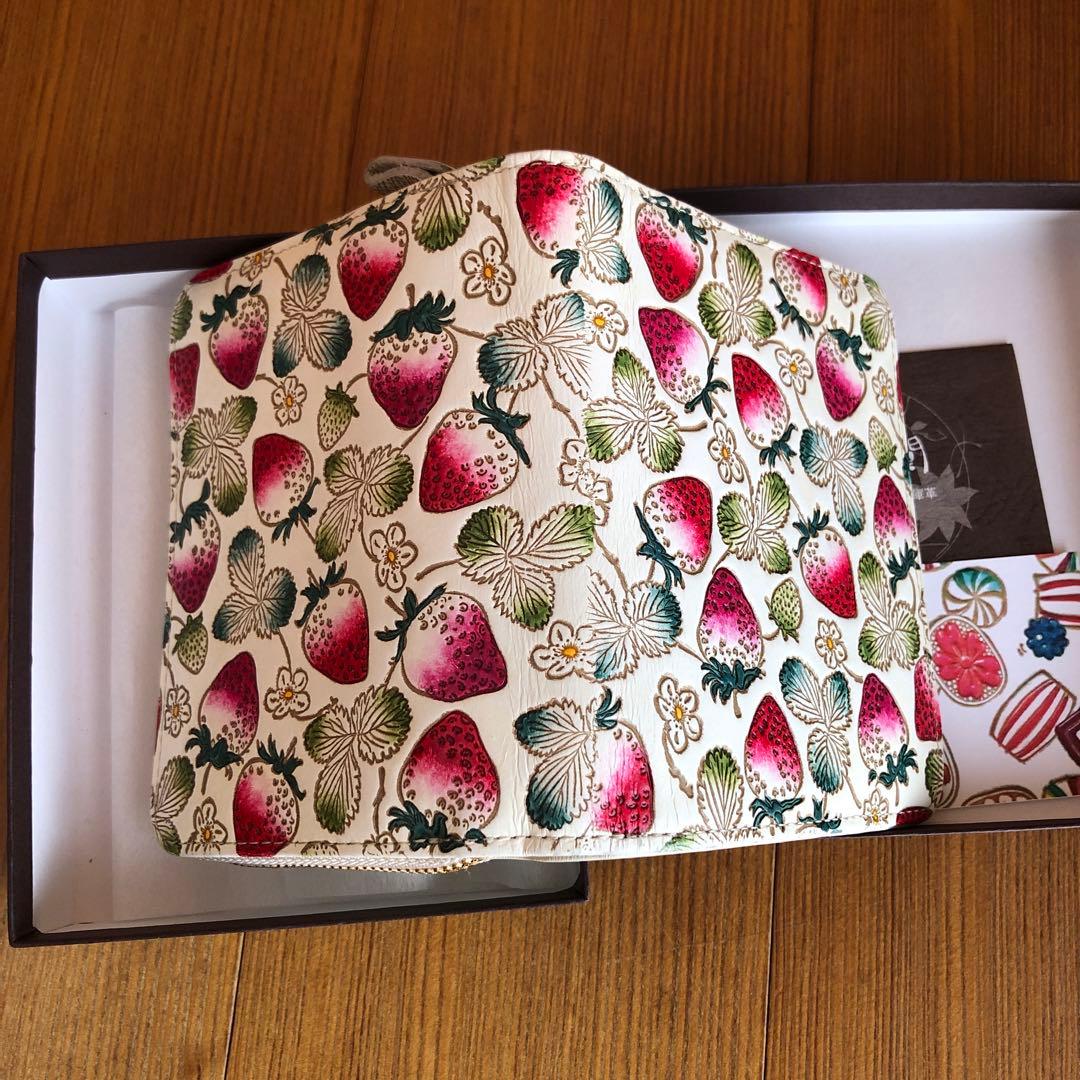 文庫屋大関 ぐるっとファスナーのお財布 いちご柄