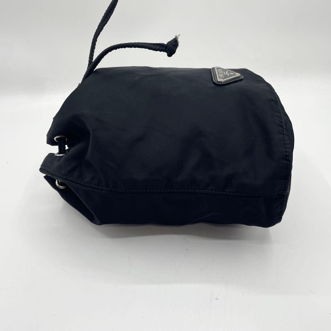 美品　プラダ　三角ロゴ　ポーチ　巾着　ブラック　ナイロン