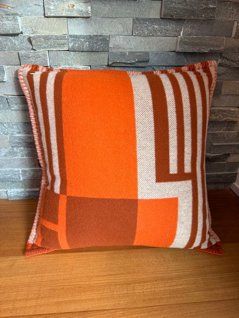 HERMES エルメス　イターク　クッション　オレンジ