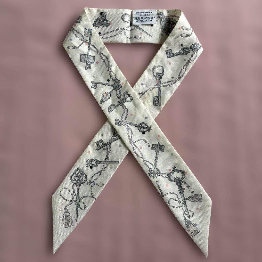 HERMES シルクスカーフ 鍵ツイリ– レクレアポア　ホワイト　美品