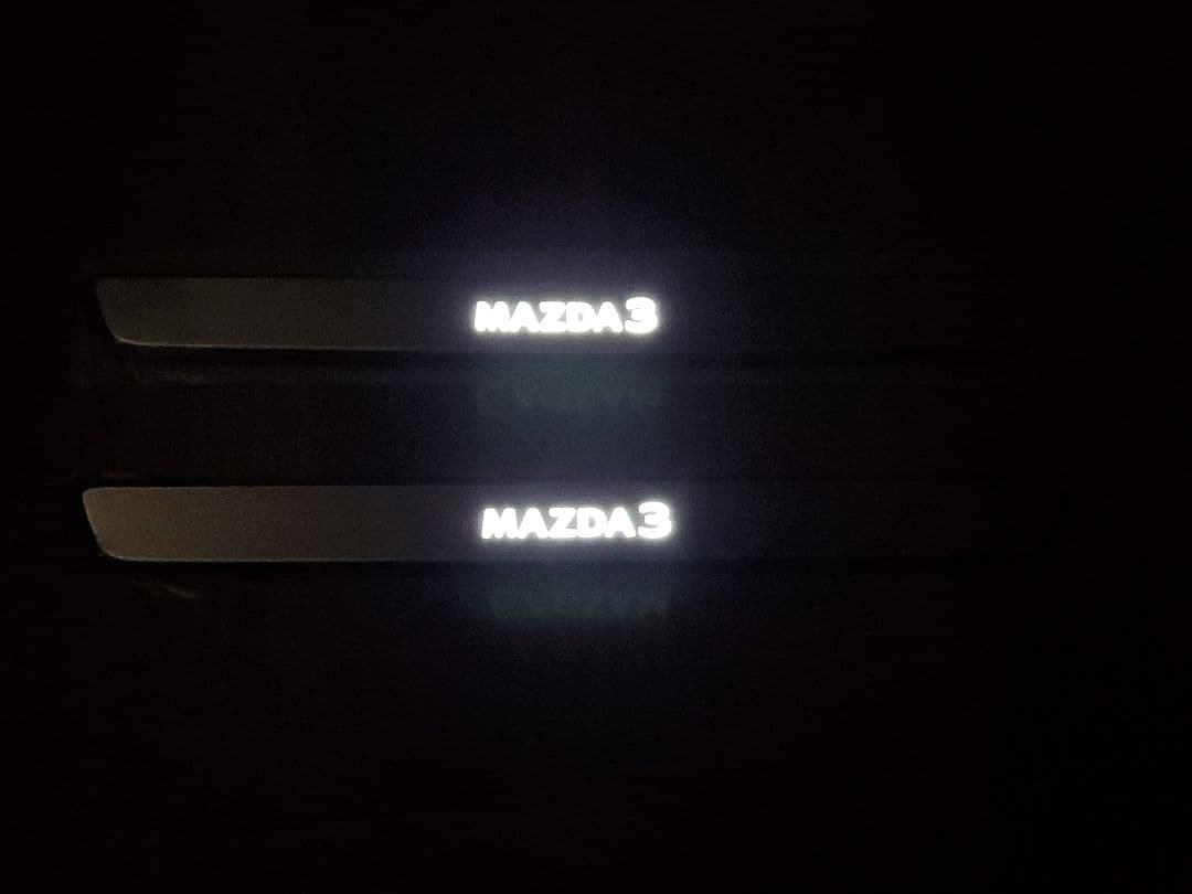 【未使用品】MAZDA3純正スカッフプレート