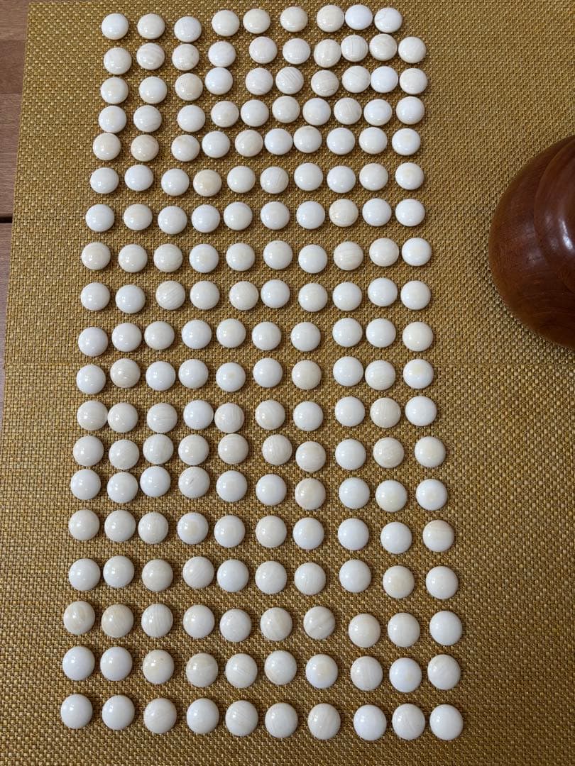 本格囲碁セット　基盤　蛤碁石　黒石　脚/へそ　桐のケース付き