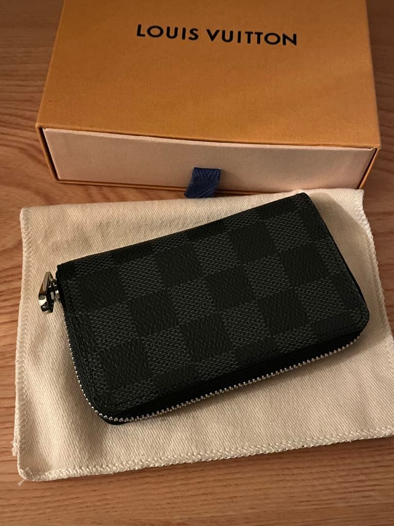【超美品】ルイヴィトン　ダミエ グラフィット ジッピーパース ケース