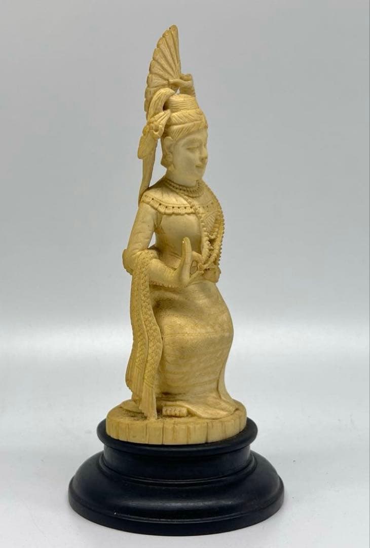 極上　人物　重さ；349g