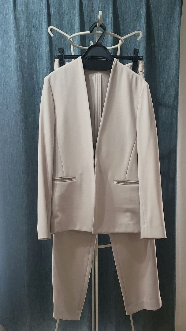 セオリーリュクス　ベージュ スーツ　38