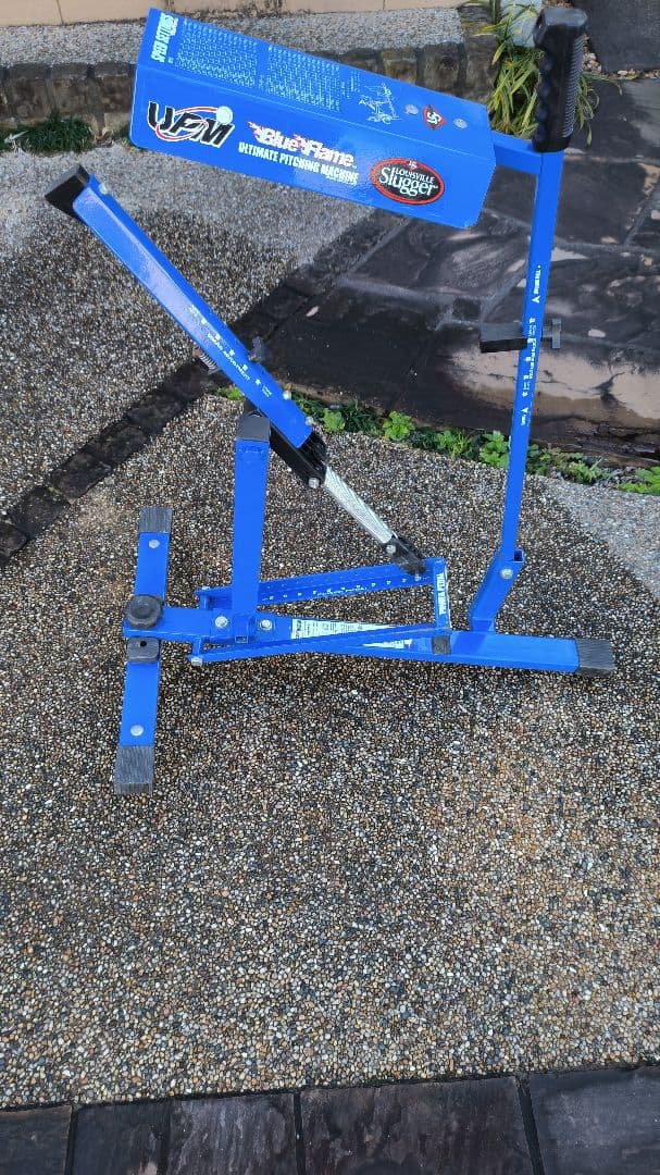 ピッチングマシン Blue Flame ブルーフレーム　ルイスビルスラッガー