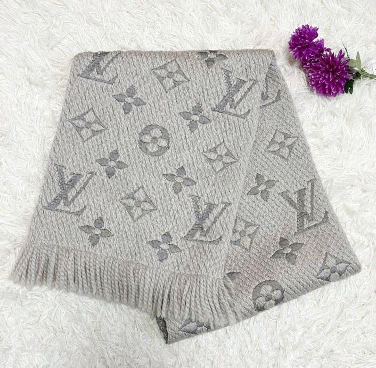 【美品】ヴィトン マフラー エシャルプ　ロゴマニア ライトグレー