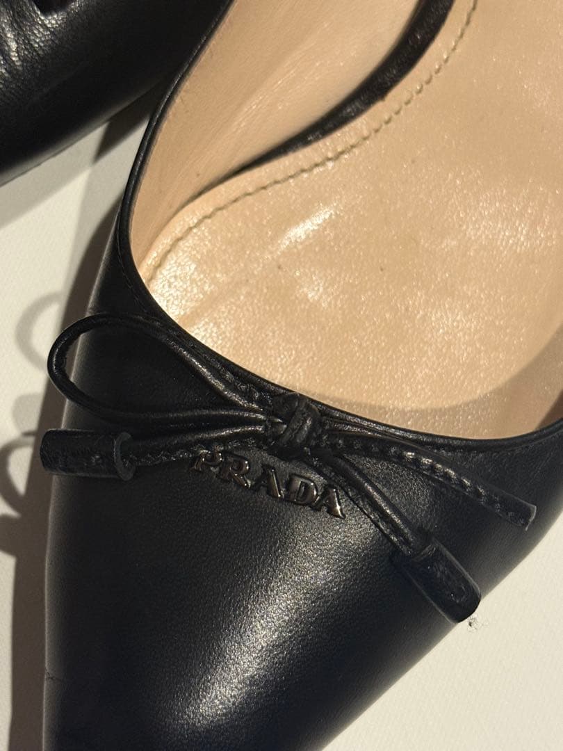 【PRADA】ブラック ポインテッドトゥ パンプス