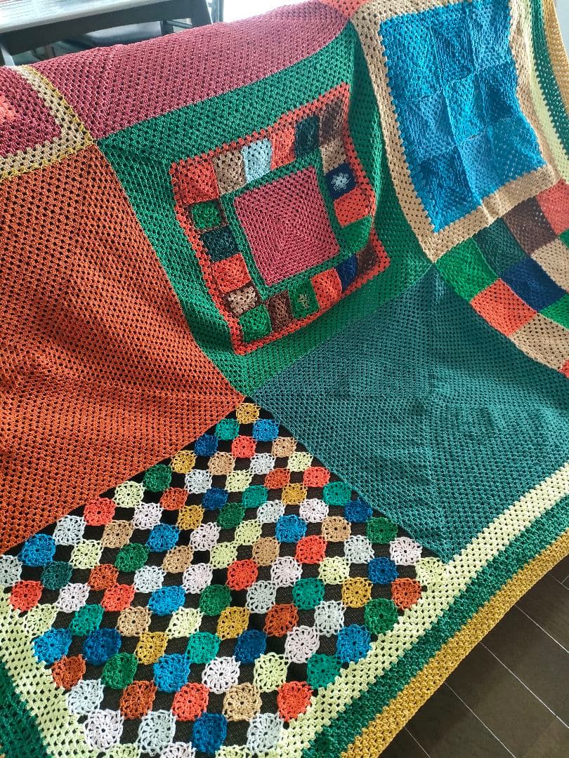 かぎ針編みパッチワークブランケット　ハンドメイド