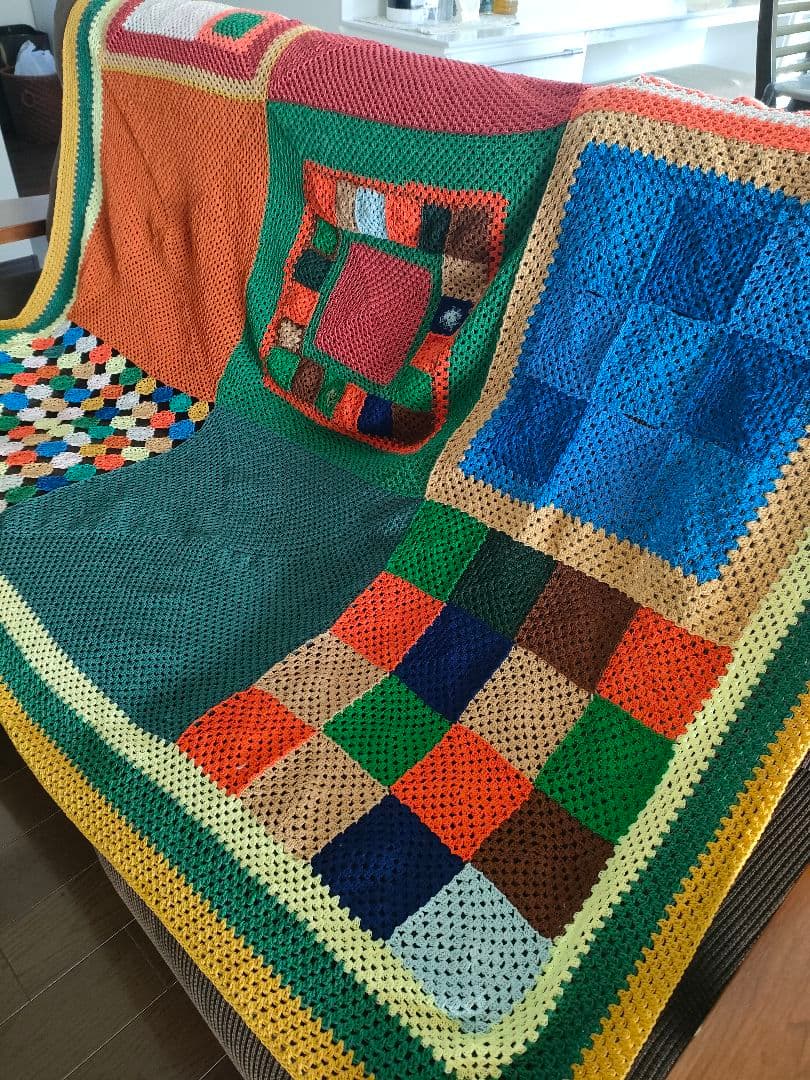 かぎ針編みパッチワークブランケット　ハンドメイド