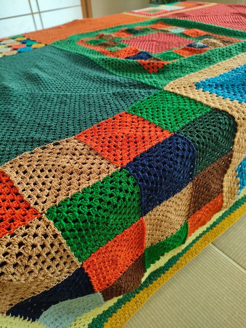 かぎ針編みパッチワークブランケット　ハンドメイド