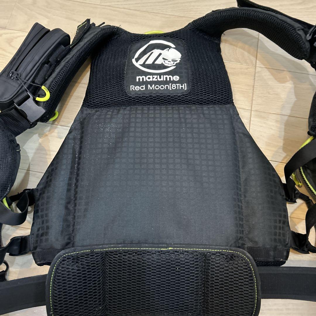 マズメ レッドムーン 8th ライフジャケット