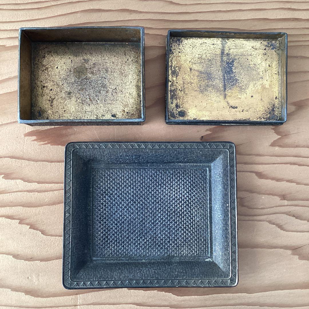 スズランの装飾の煙草入れ　煙草盆　小物入れ　受け皿付　鈴蘭　シガレットケース