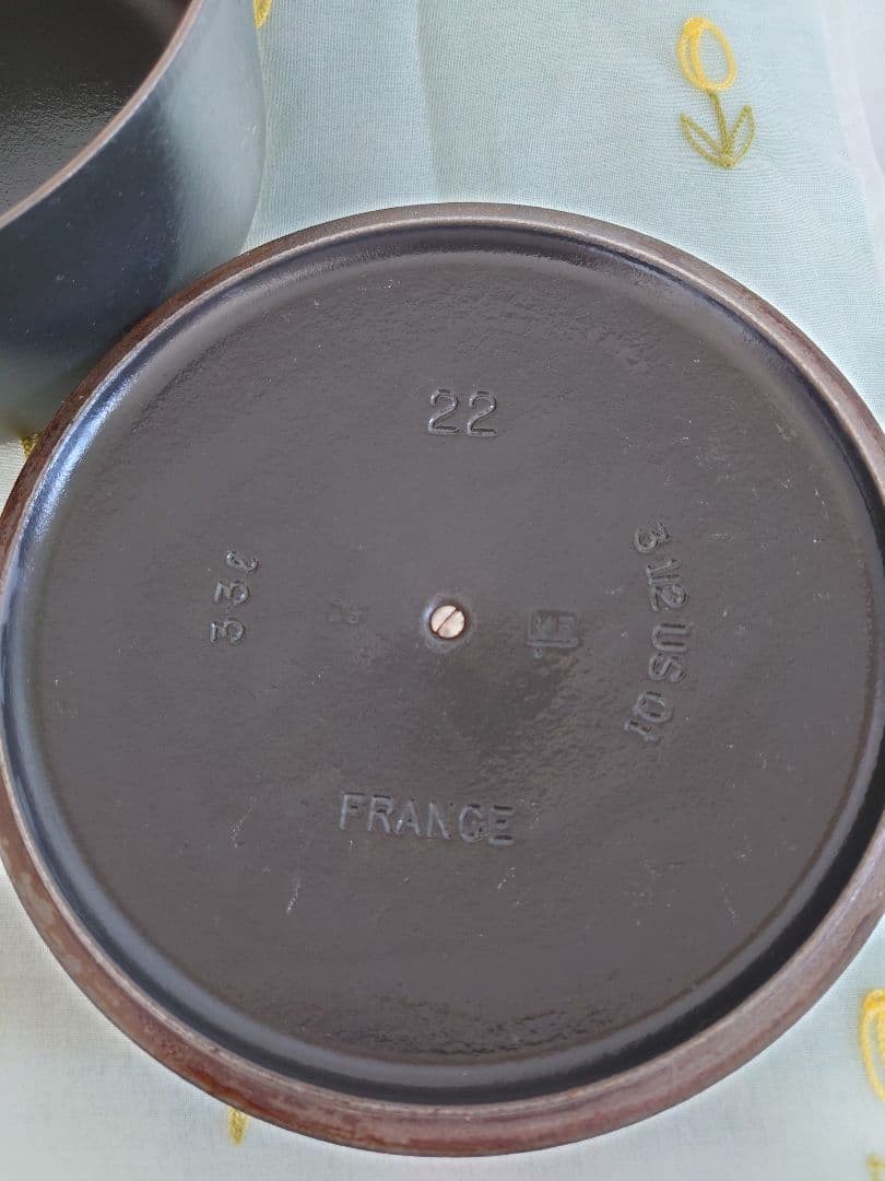 ル・クルーゼ Le Creuset ココットロンド 22cm マットブラック