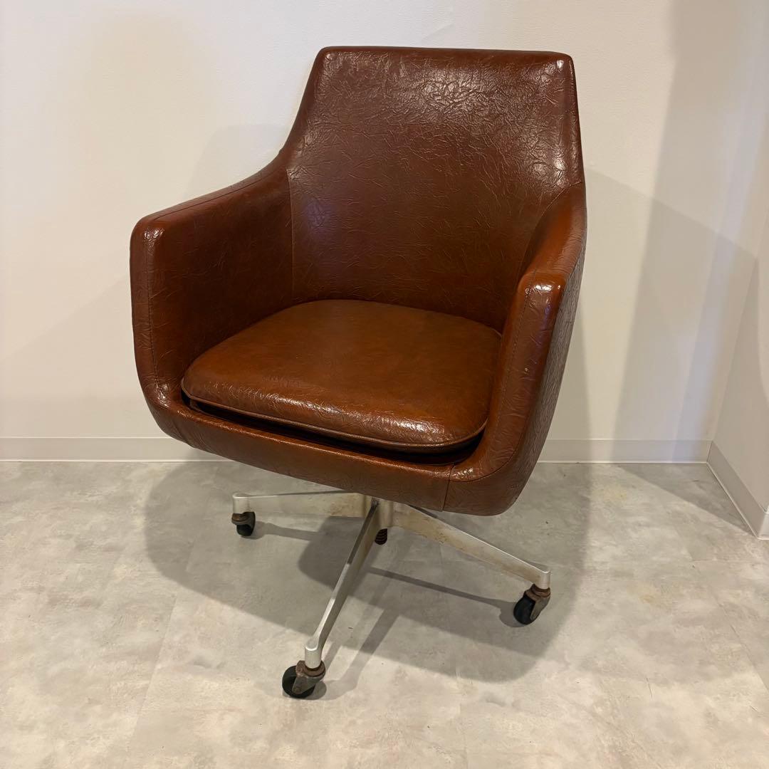 回転椅子　キャスターチェア　モダン　ミッドセンチュリー　ブラウン