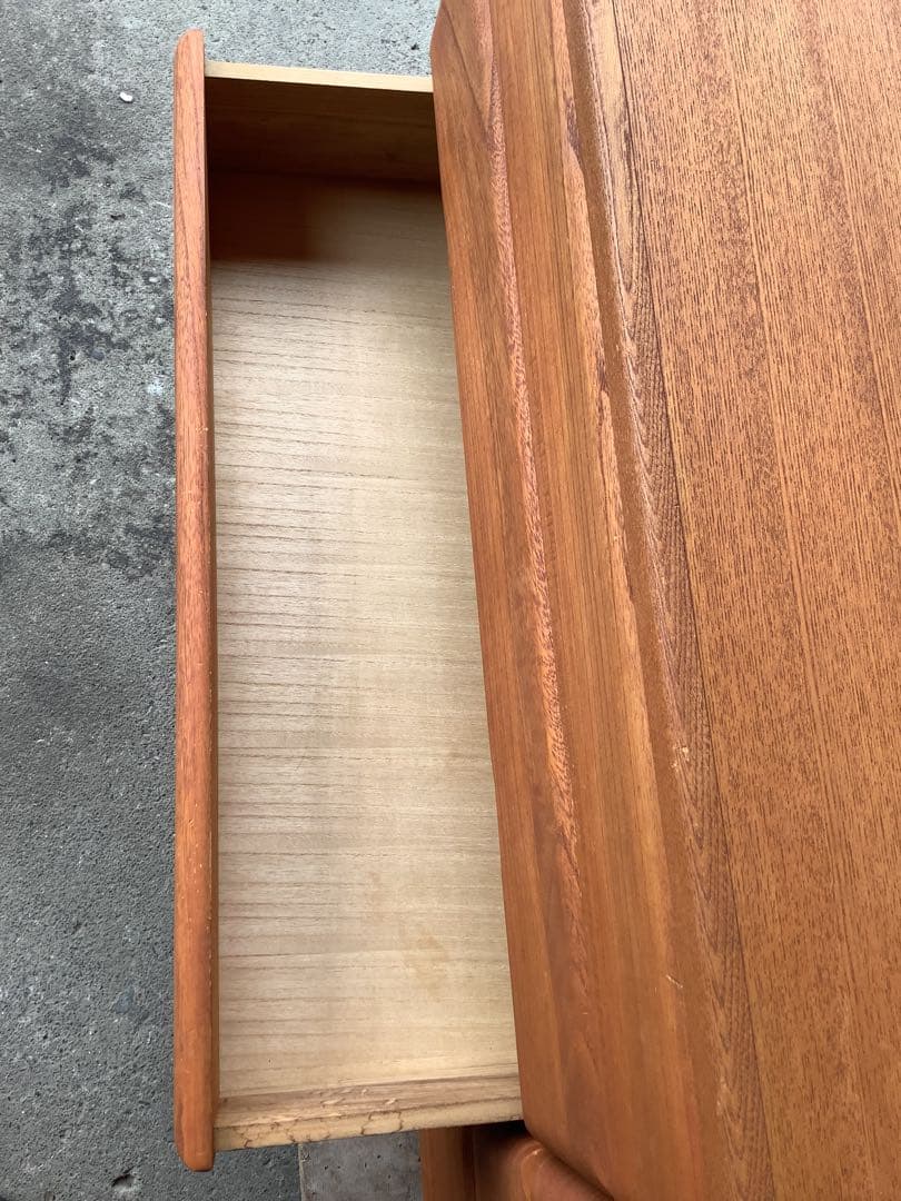 昭和レトロな木製チェスト 4段8杯 ローチェスト KYOWA（★）