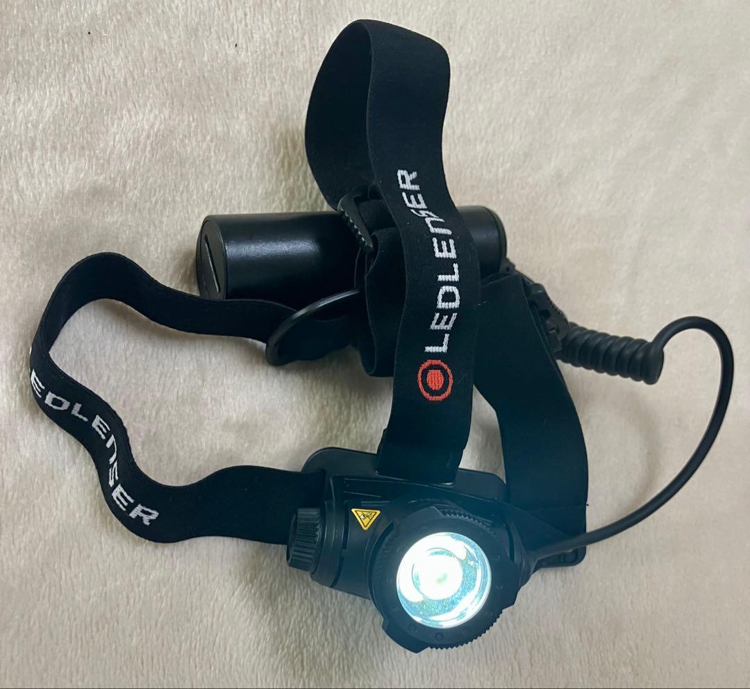 レッドレンザーLEDヘッドライト　H7R Core電池2本付きREDLENSER