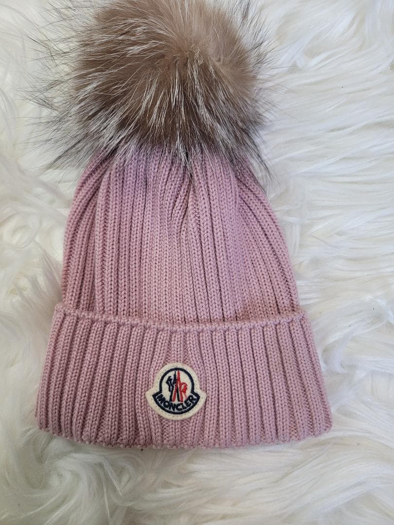 MONCLER ピンクファー付きニット帽