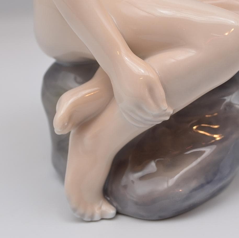 岩の上の裸婦　＃4027　★ロイヤルコペンハーゲン　デンマーク　ヴィンテージ