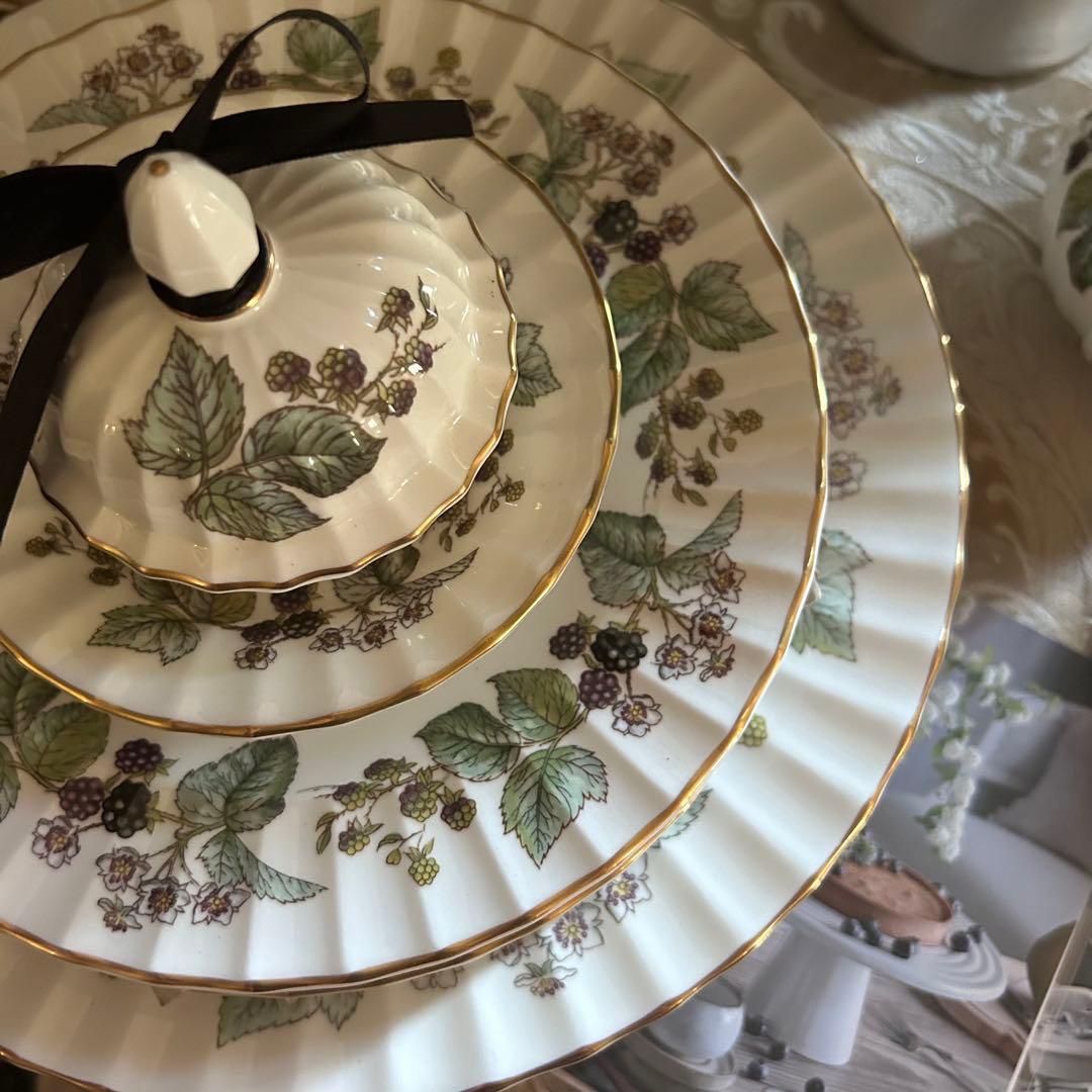 英国製 worcesterボタニカルリースと金彩の美しいディナー皿3枚