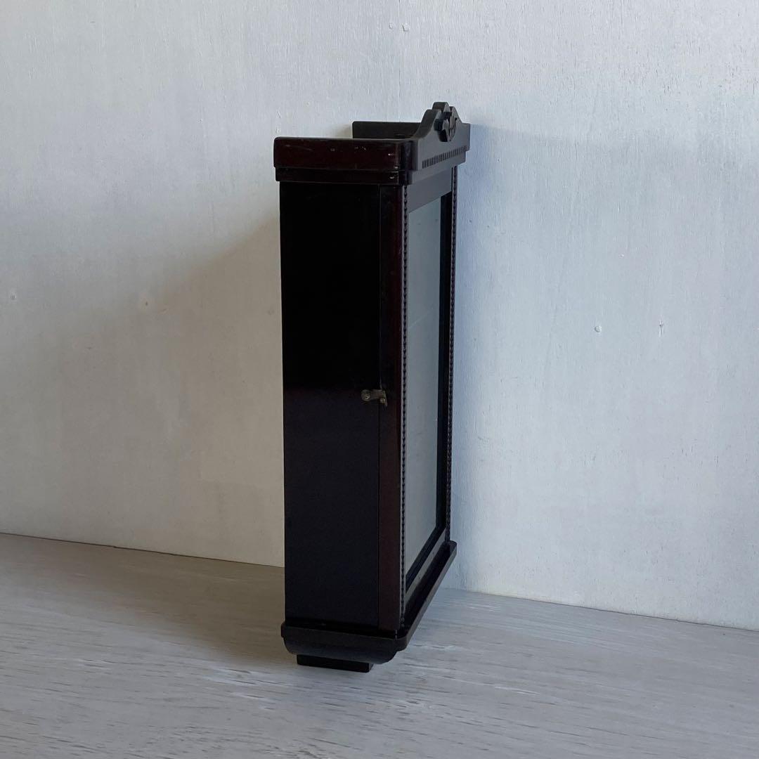 ケロリン 古い壁掛けガラスケース 3段 飾り棚 ガラスキャビネット