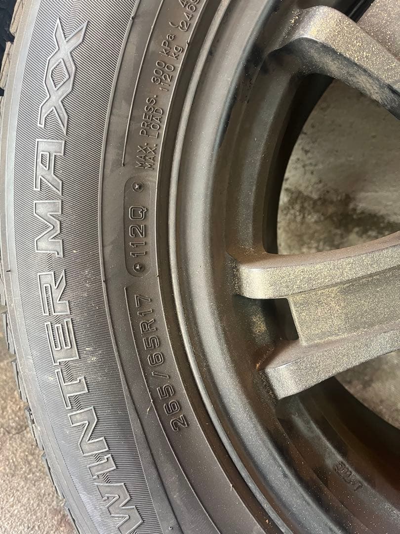 Magnum038fjクルーザー　17インチ スタッドレス　引き取り限定で