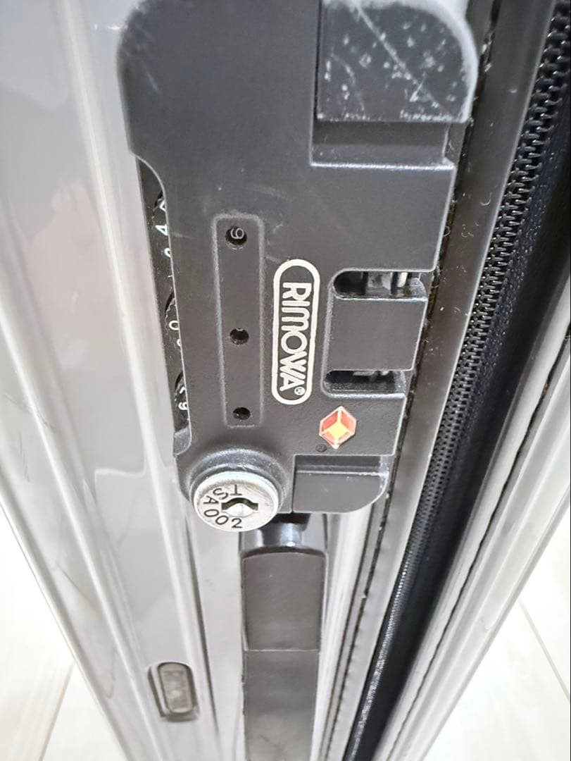 RIMOWA キャリーケース（鍵なし）
