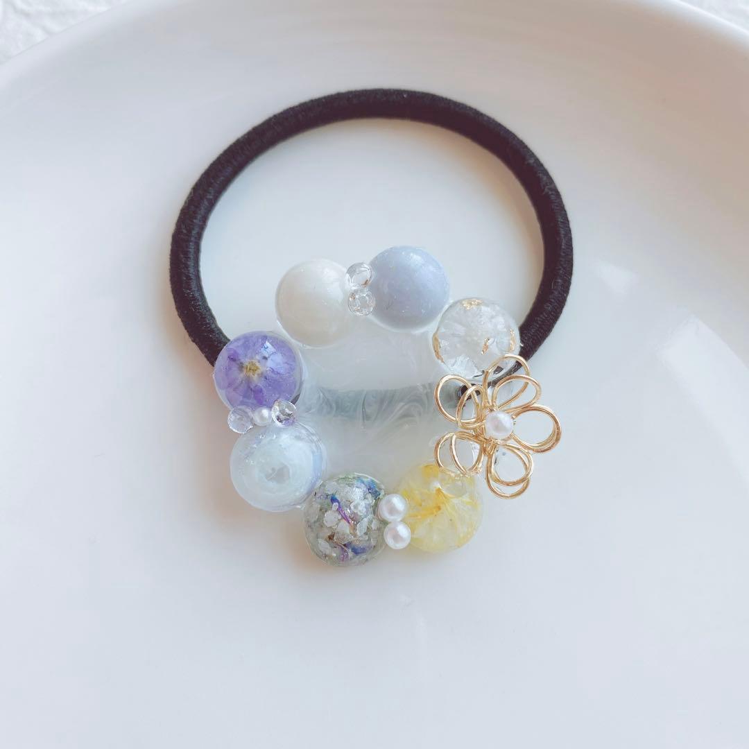 レジンヘアゴム　ブルー　ホワイト　シェル　ラメ　ワイヤーフラワー　勿忘草