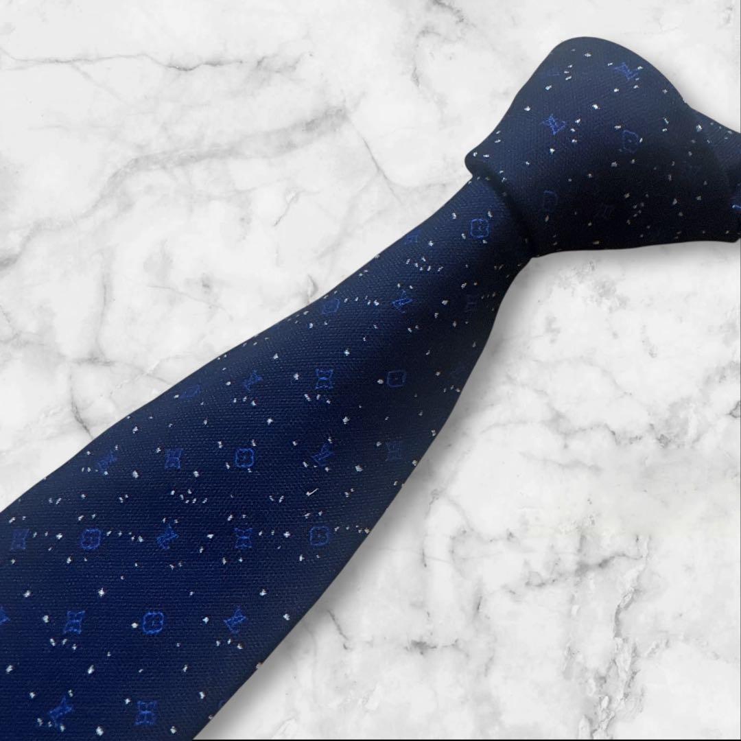 【未使用に近い】ルイヴィトン　ネクタイ　刺繍　ロゴ　モノグラム　ネイビー　肉厚