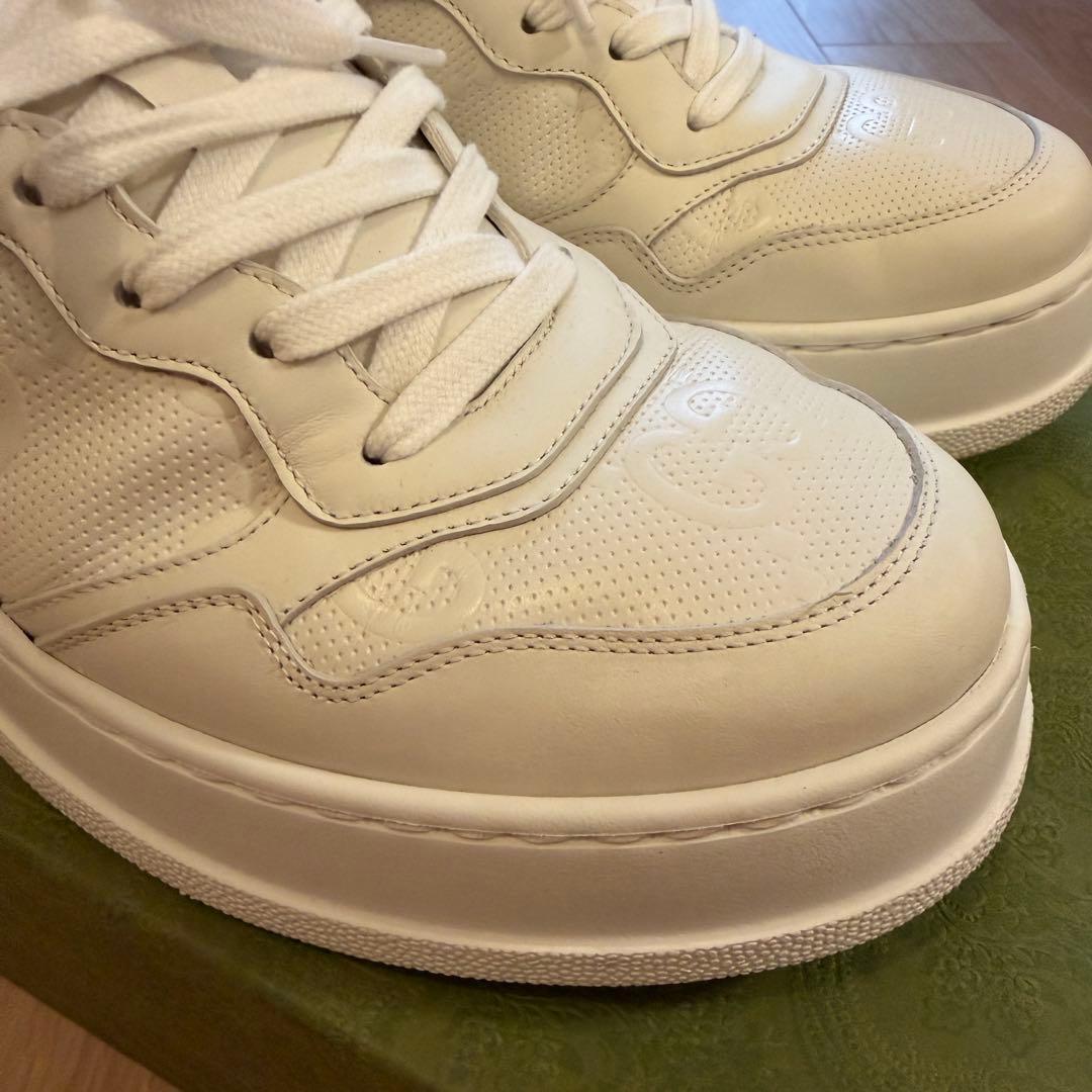 GUCCI GGエンボス メンズ スニーカー ホワイト 8.5（27.5cm）
