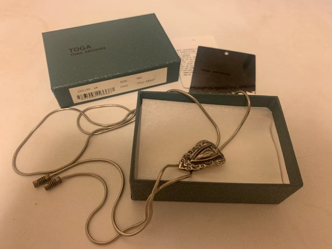 【12月中値下げ】TOGA メタル ループタイ 箱・タグつき