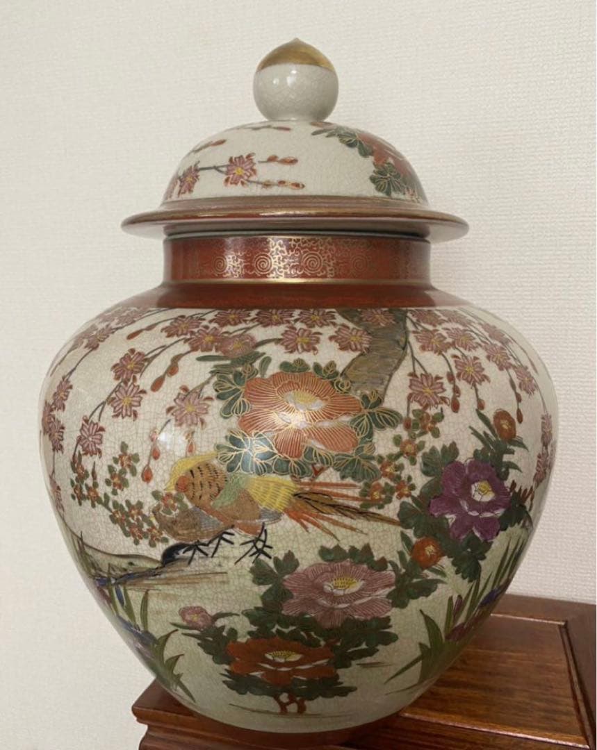 薩摩焼　花鳥図　金彩絵　豪華　壺　飾り物　蓋付　高さ42cm 年代物